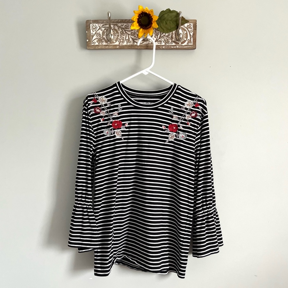 LOFT Women’s Black & White Stripe Fluted Sleeves Blouse-Size Small